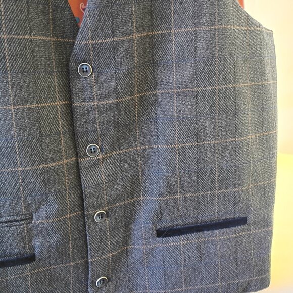 Marc Darcy London Button Front Vest - Picture 3 of 10